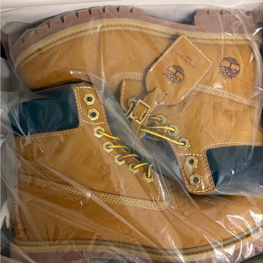 Louis Vuitton Yellow and Black Leather Detail - Picture 11 of 12